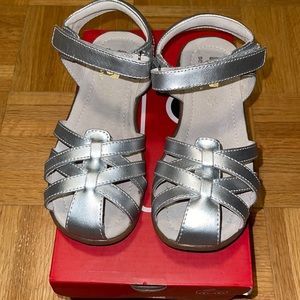 Brand new in box Size 1 Youth See Kai Run Camila - Silver